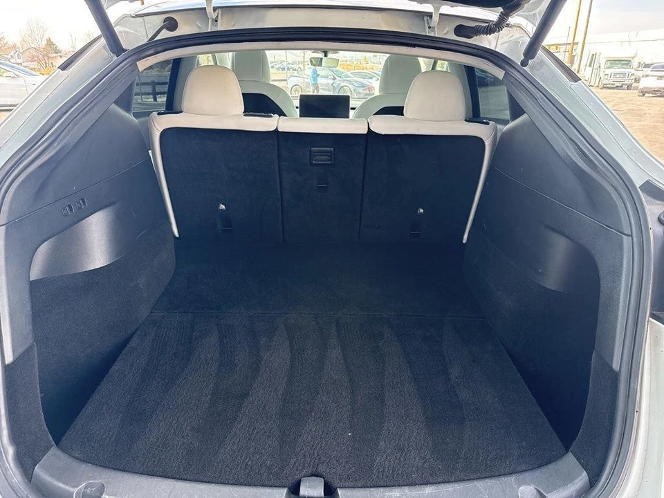 2022 Tesla Model Y Performance - Image 14 of 21