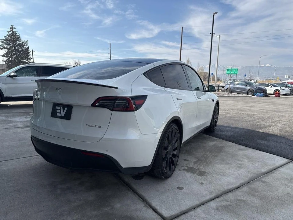 2022 Tesla Model Y Performance - Image 6 of 21