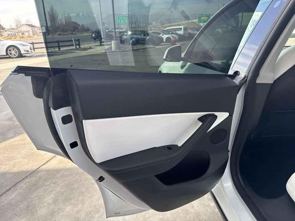 2022 Tesla Model Y Performance - Image 11 of 21