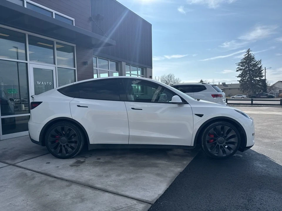 2022 Tesla Model Y Performance - Image 7 of 21