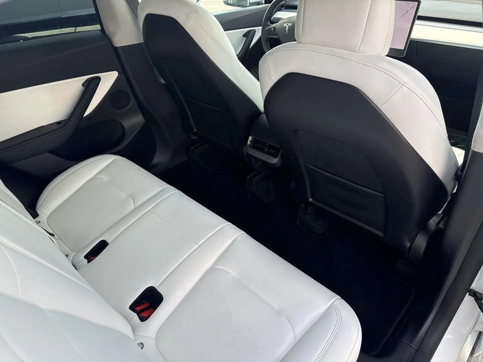 2022 Tesla Model Y Performance - Image 16 of 21