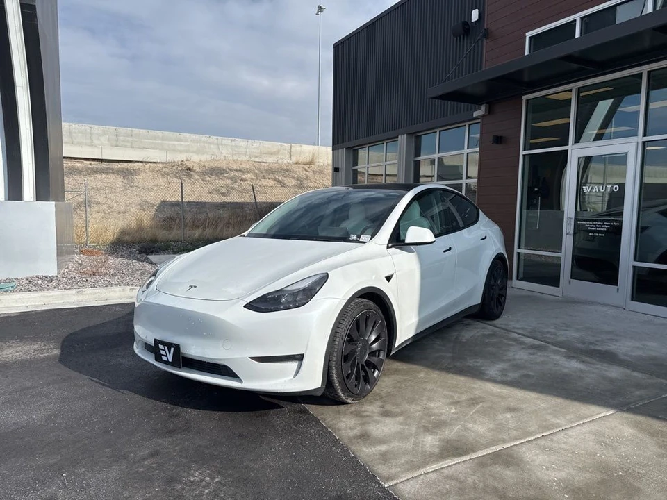2022 Tesla Model Y Performance - Image 3 of 21