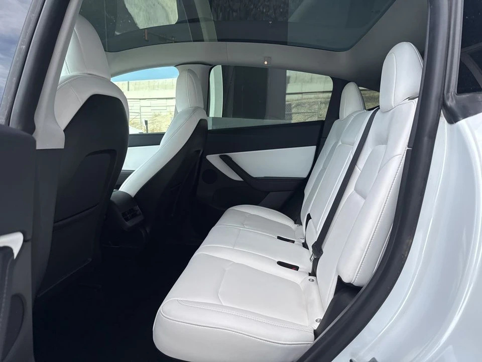 2022 Tesla Model Y Performance - Image 13 of 21