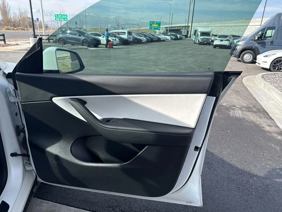 2022 Tesla Model Y Performance - Image 19 of 21