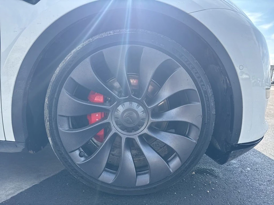 2022 Tesla Model Y Performance - Image 8 of 21