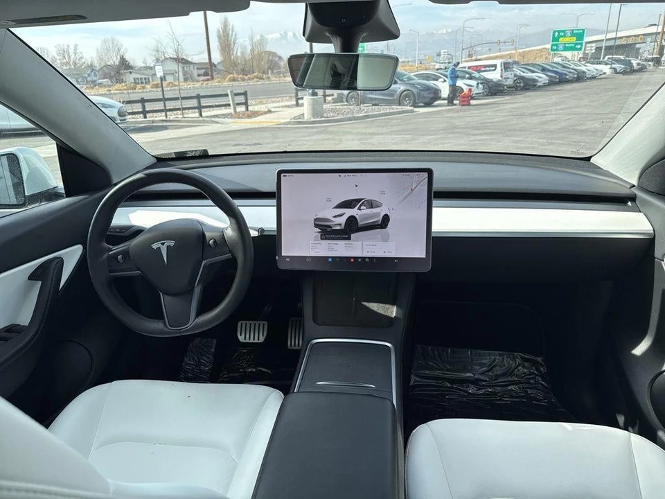 2022 Tesla Model Y Performance - Image 18 of 21