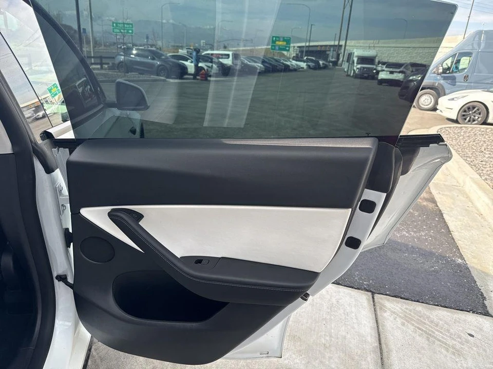2022 Tesla Model Y Performance - Image 15 of 21