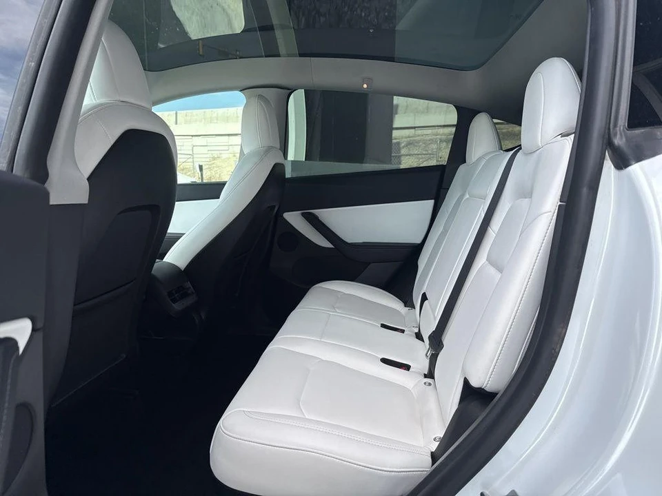 2022 Tesla Model Y Performance - Image 13 of 21