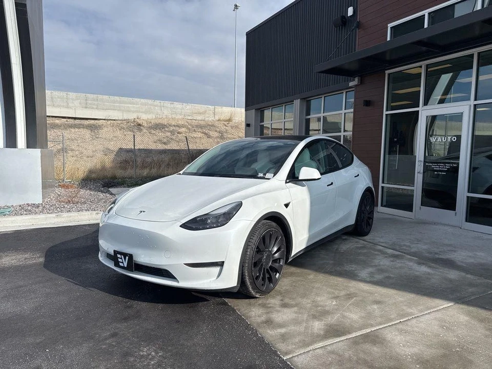 2022 Tesla Model Y Performance - Image 3 of 21