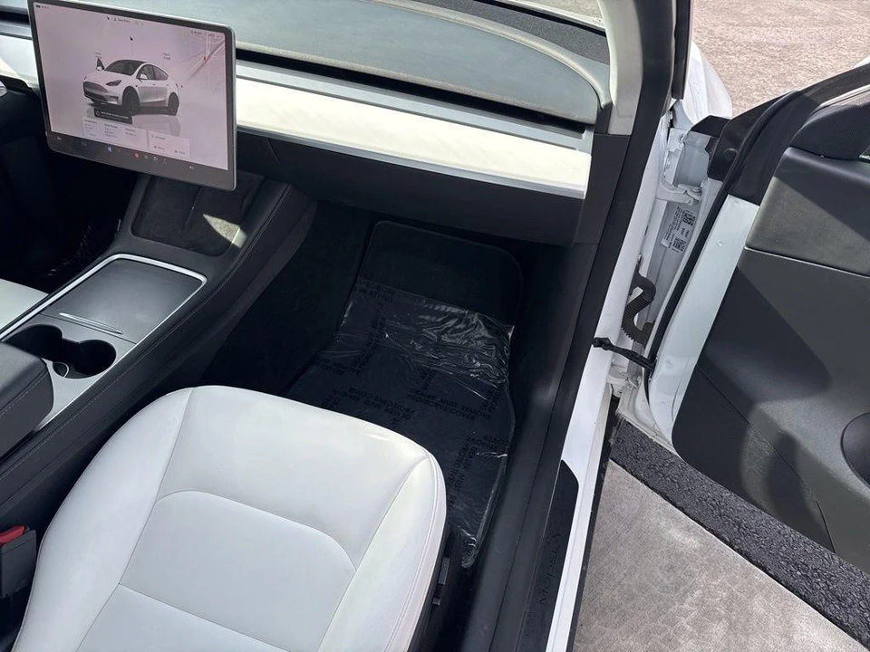 2022 Tesla Model Y Performance - Image 20 of 21