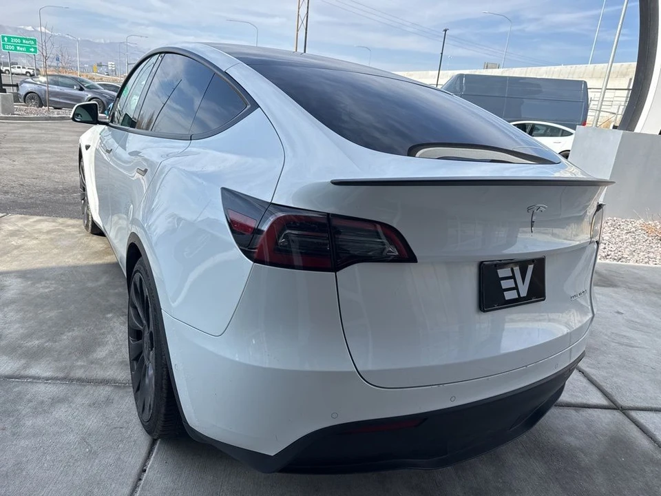 2022 Tesla Model Y Performance - Image 5 of 21
