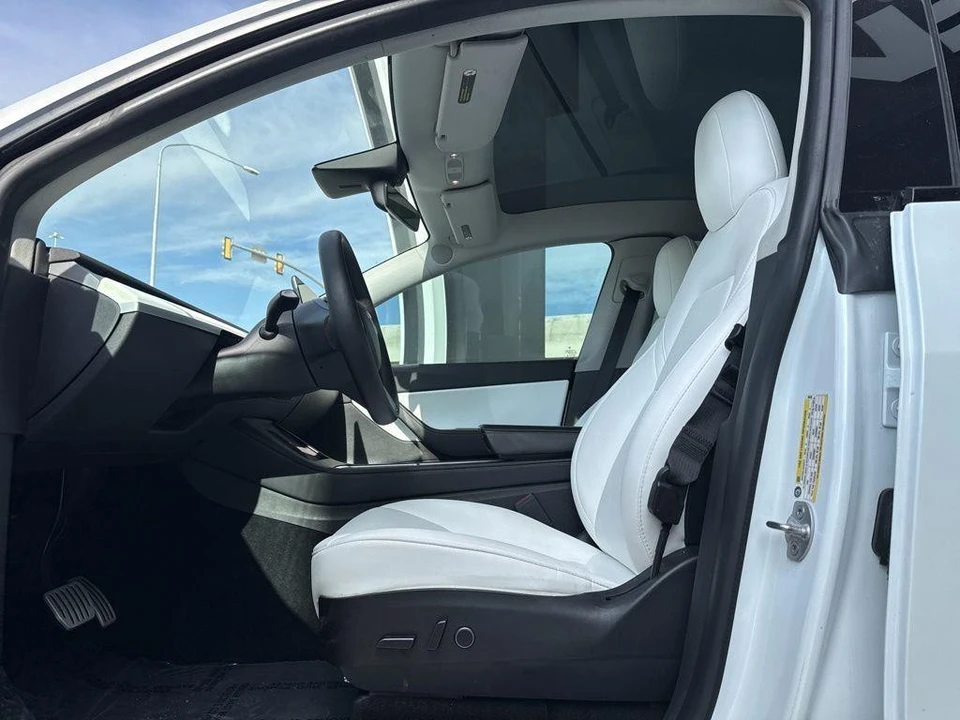 2022 Tesla Model Y Performance - Image 10 of 21