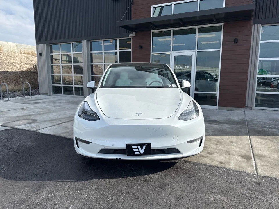 2022 Tesla Model Y Performance - Image 2 of 21
