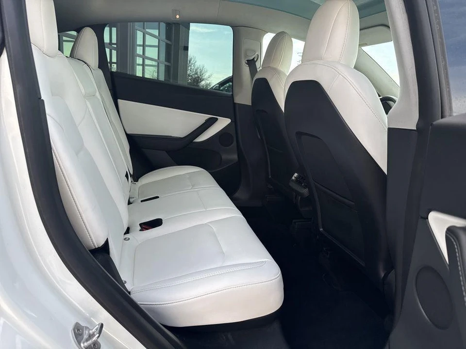 2022 Tesla Model Y Performance - Image 17 of 21