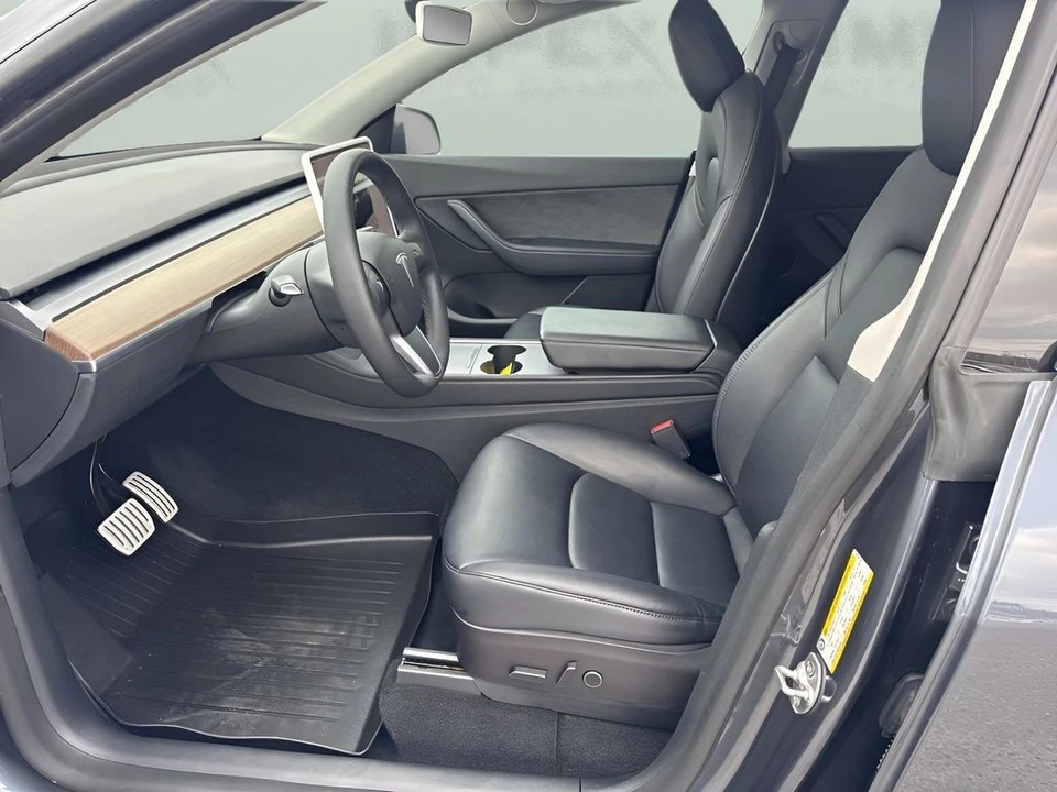 2022 Tesla Model Y Performance - Image 9 of 12