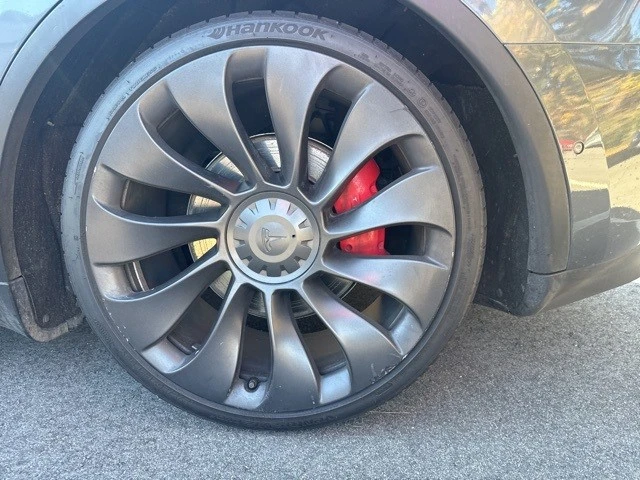 2022 Tesla Model Y Performance - Image 9 of 12