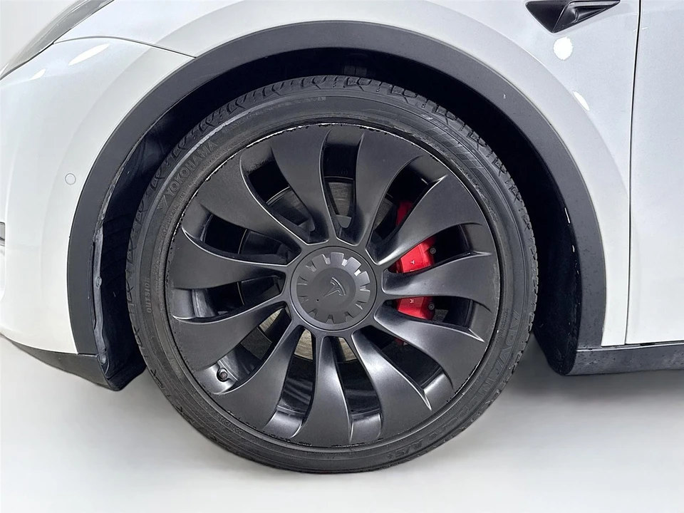 2022 Tesla Model Y Performance - Image 15 of 21