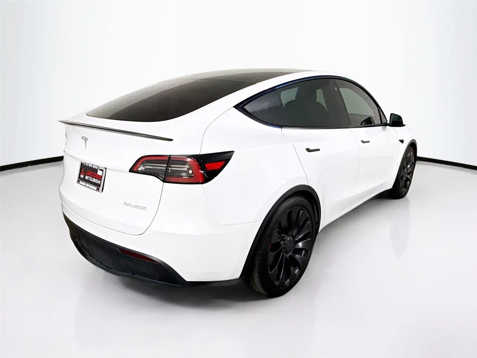 2022 Tesla Model Y Performance - Image 19 of 21