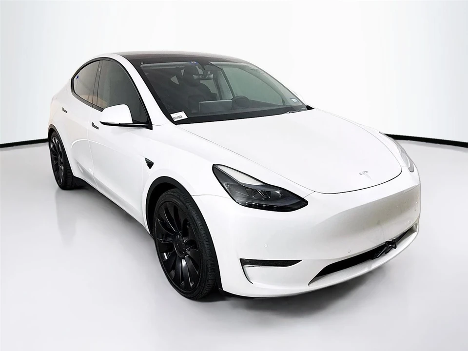 2022 Tesla Model Y Performance - Image 17 of 21