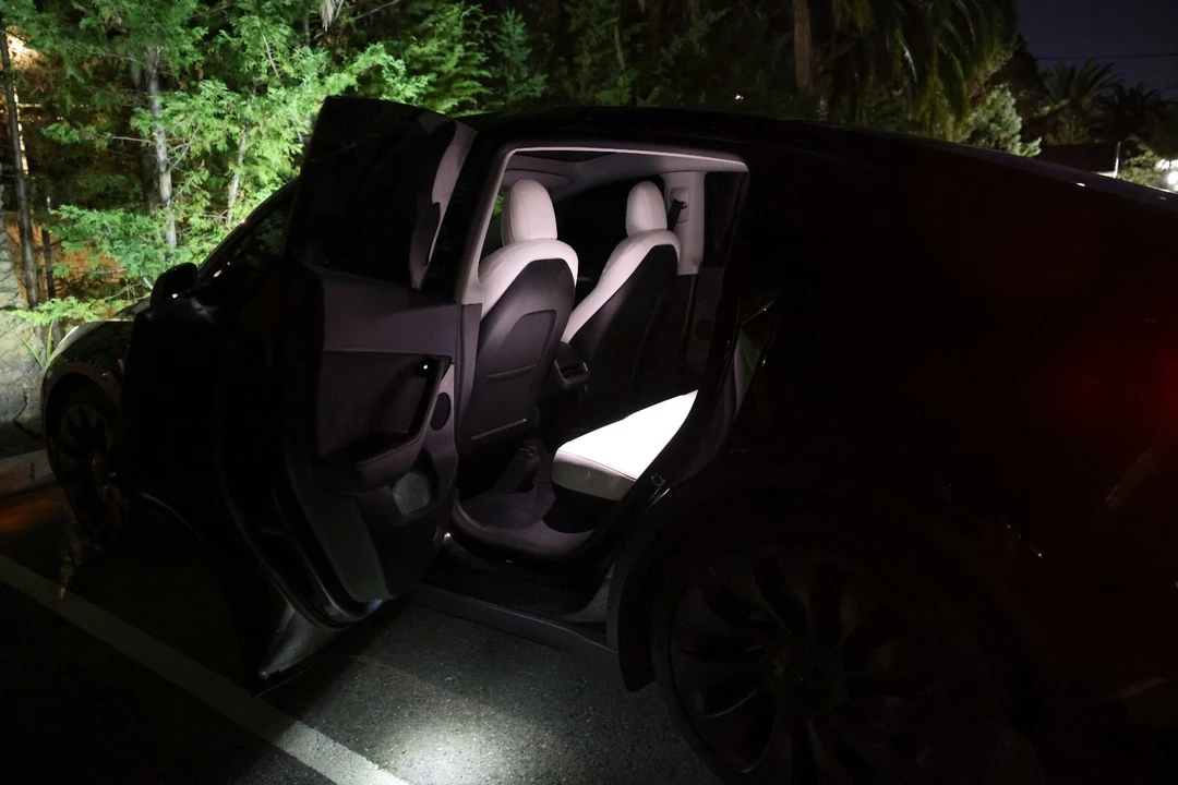 2022 Tesla Model Y Performance - Image 14 of 21