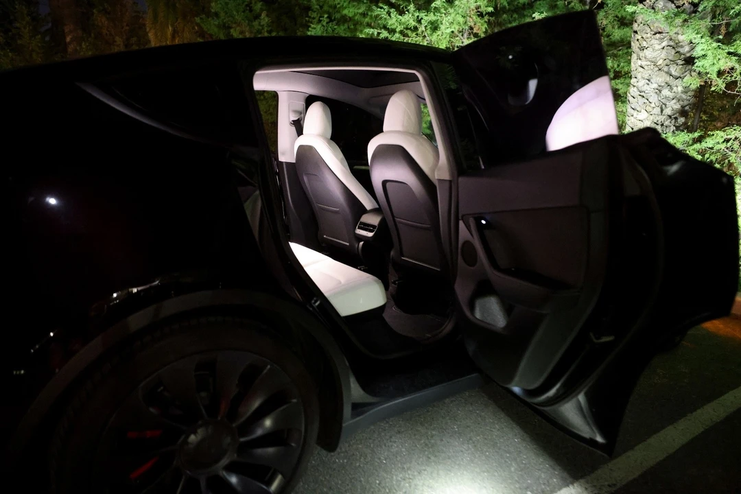 2022 Tesla Model Y Performance - Image 15 of 21