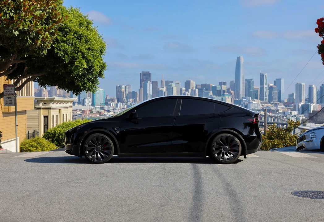 2022 Tesla Model Y Performance - Image 4 of 21