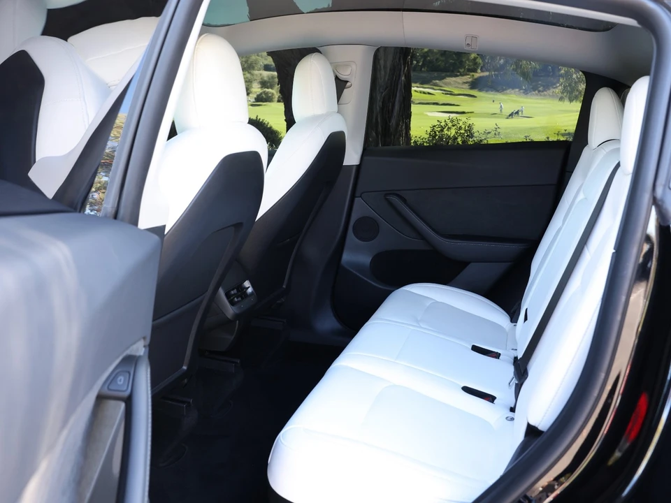 2022 Tesla Model Y Performance - Image 9 of 21