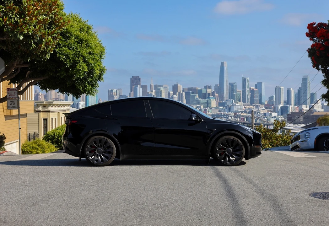 2022 Tesla Model Y Performance - Image 2 of 21