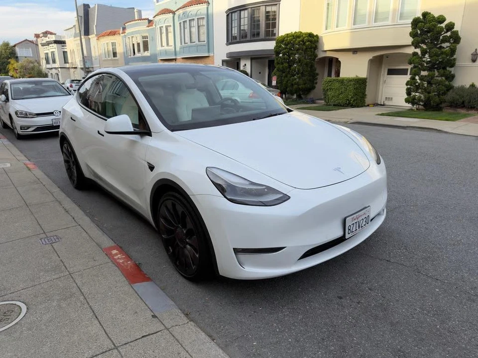2022 Tesla Model Y Performance - Image 2 of 7