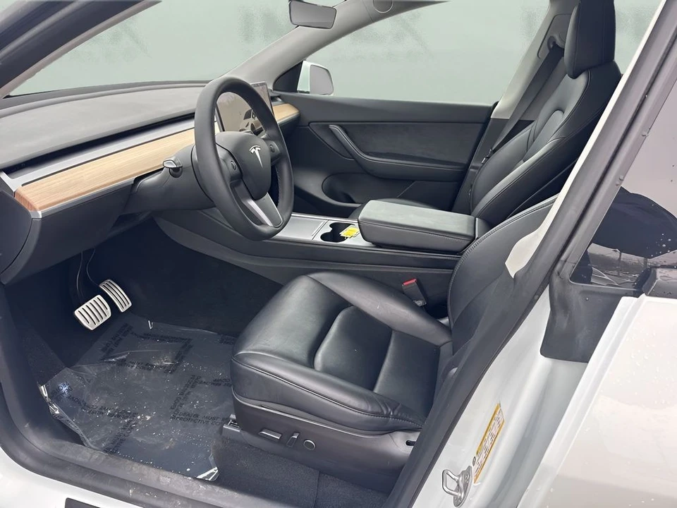 2022 Tesla Model Y Performance - Image 9 of 12