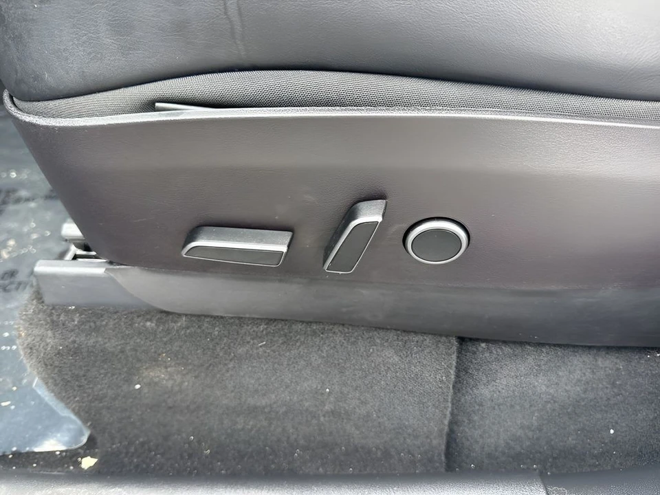 2022 Tesla Model Y Performance - Image 10 of 18