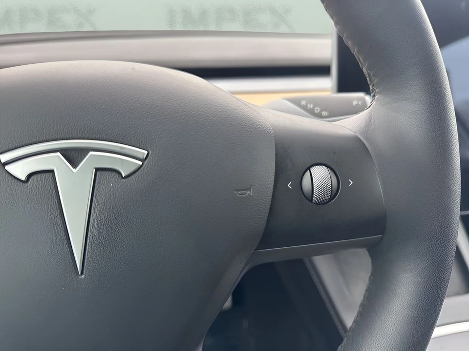 2022 Tesla Model Y Performance - Image 17 of 18