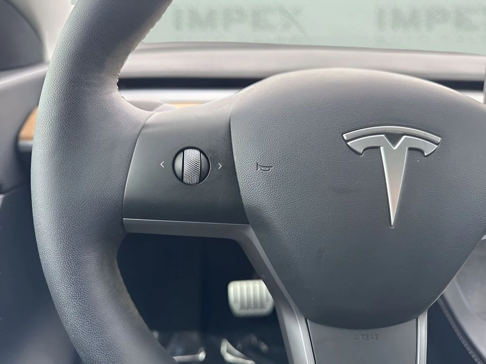 2022 Tesla Model Y Performance - Image 16 of 18