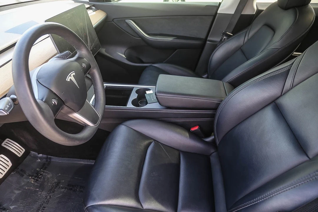 2022 Tesla Model Y Performance - Image 17 of 21