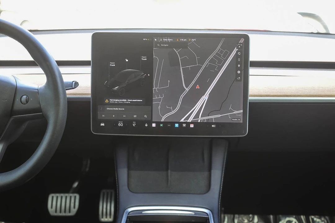 2022 Tesla Model Y Performance - Image 11 of 21