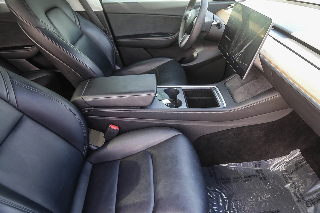 2022 Tesla Model Y Performance - Image 15 of 21