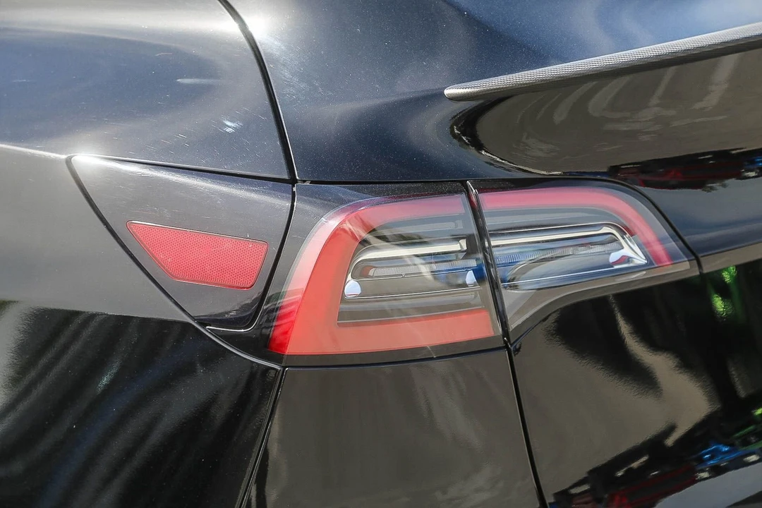 2022 Tesla Model Y Performance - Image 8 of 21