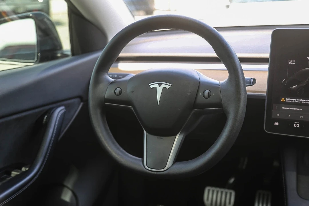 2022 Tesla Model Y Performance - Image 13 of 21