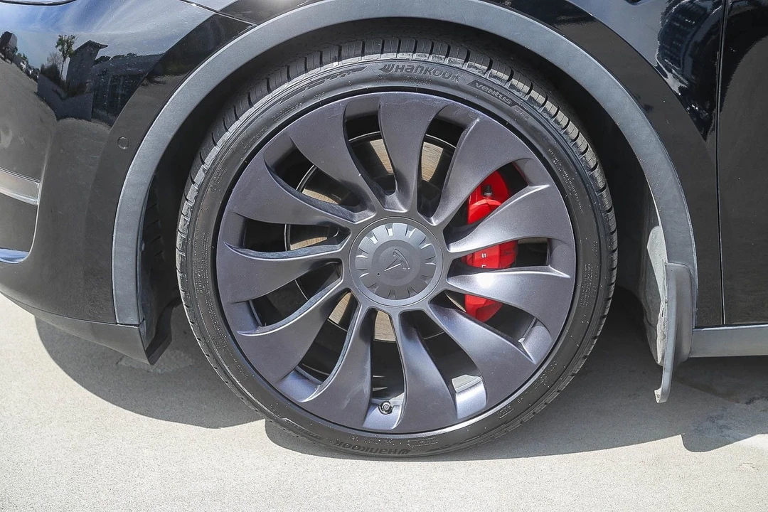 2022 Tesla Model Y Performance - Image 9 of 21