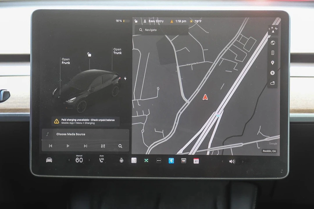 2022 Tesla Model Y Performance - Image 12 of 21