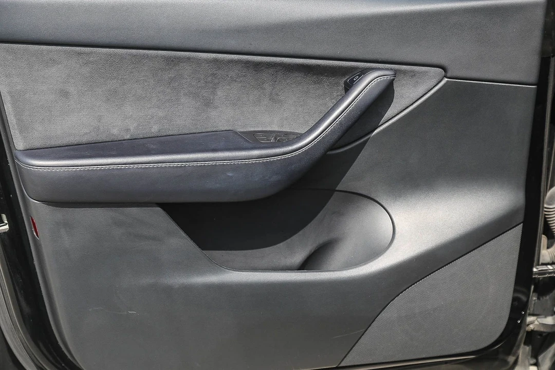2022 Tesla Model Y Performance - Image 19 of 21