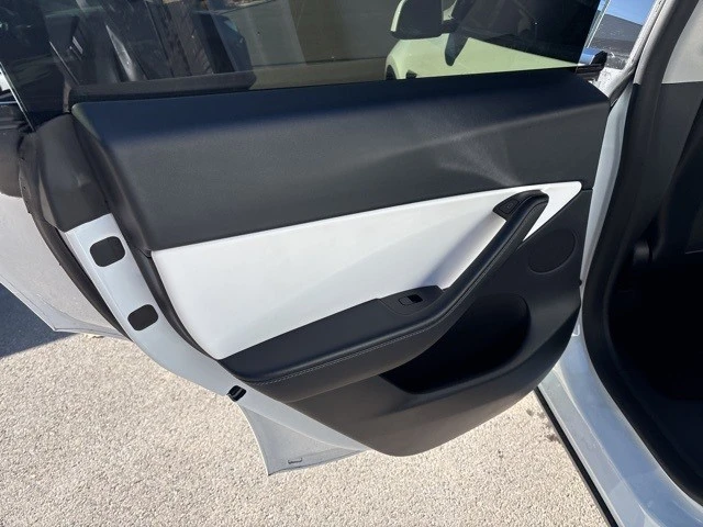 2022 Tesla Model Y Performance - Image 15 of 21