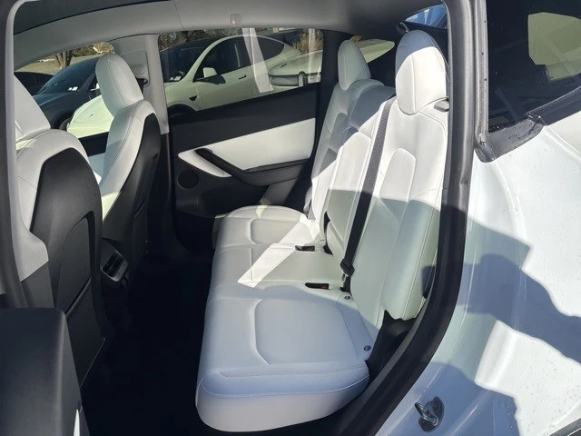 2022 Tesla Model Y Performance - Image 16 of 21