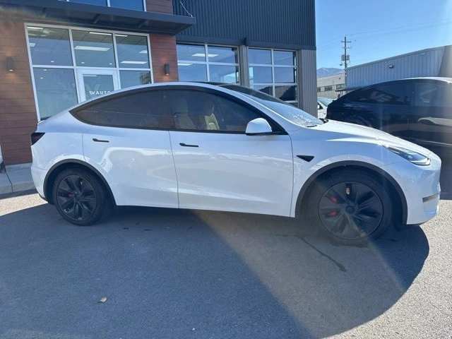 2022 Tesla Model Y Performance - Image 9 of 21