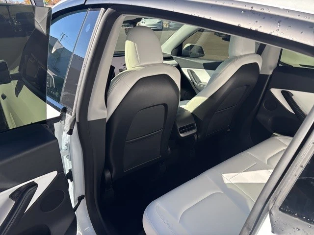 2022 Tesla Model Y Performance - Image 17 of 21
