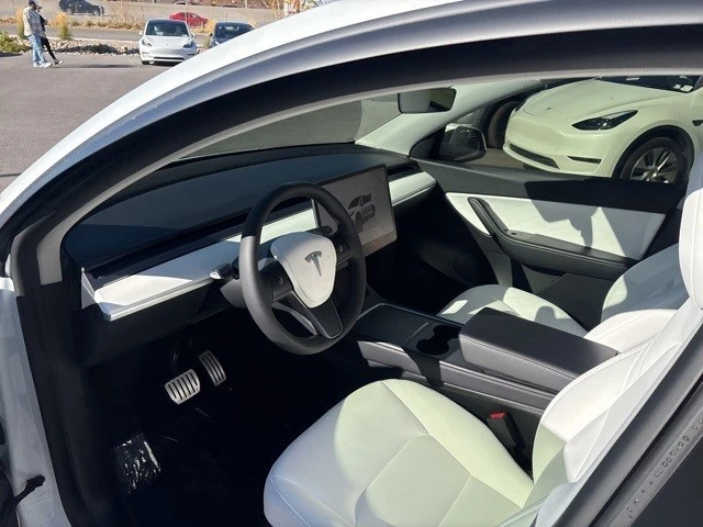 2022 Tesla Model Y Performance - Image 13 of 21