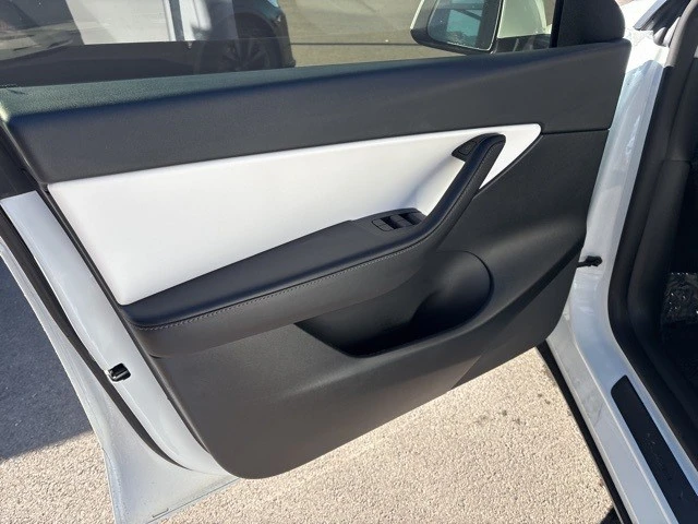 2022 Tesla Model Y Performance - Image 11 of 21