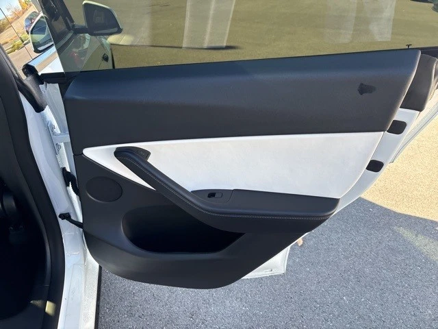 2022 Tesla Model Y Performance - Image 19 of 21