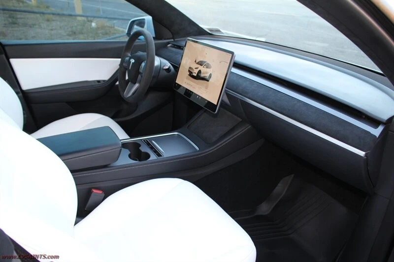 2022 Tesla Model Y Performance - Image 13 of 21