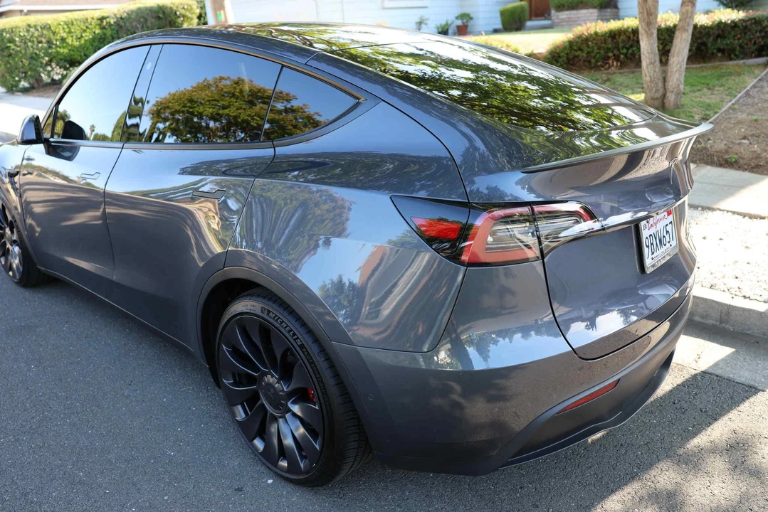 2022 Tesla Model Y Performance - Image 24 of 31